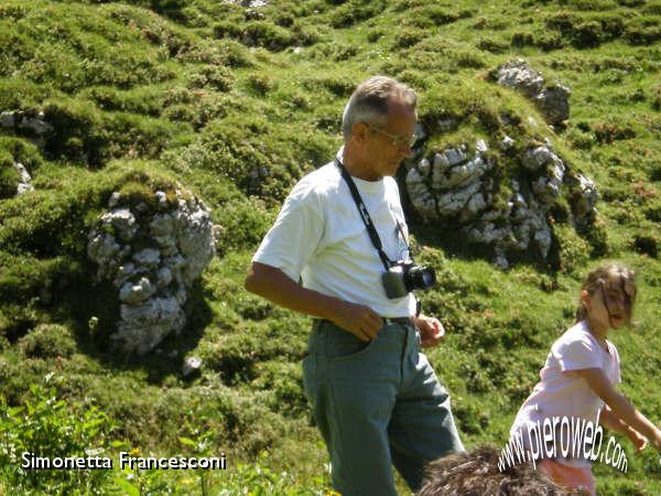 35 PIERO E LA SUA INSEPARABILE MACCHINA FOTOGRAFICA.jpg